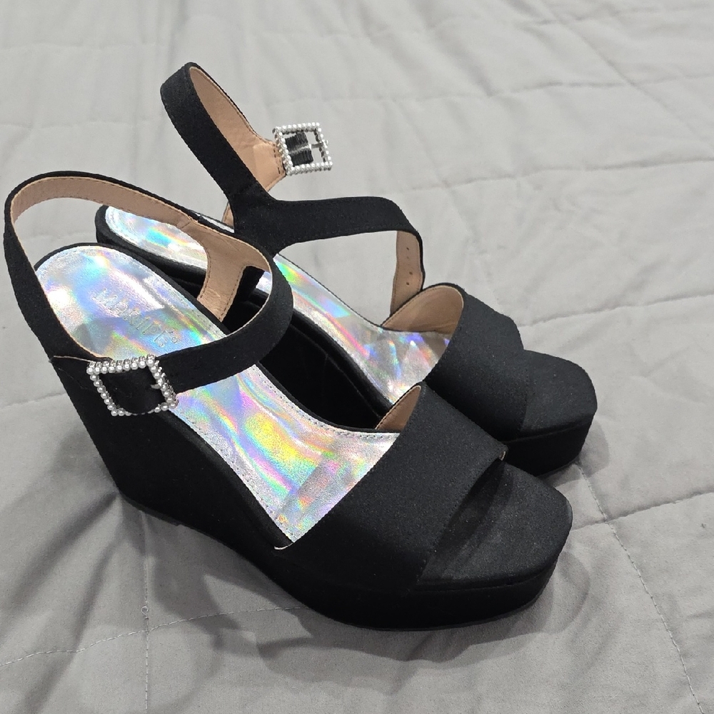 Maripe‎ Black Wedge Sandals with Silver Accents